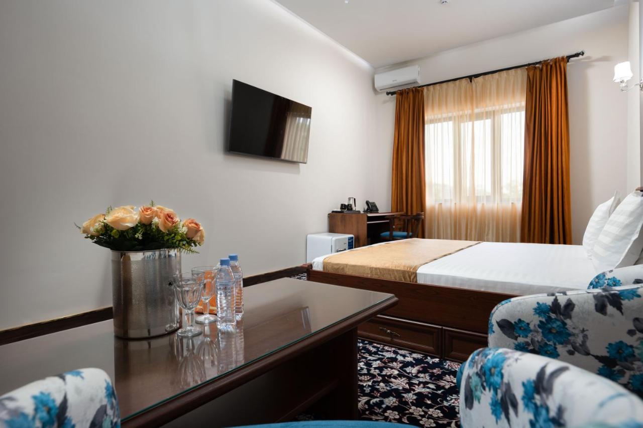 Aqua Hotel Ташкент Экстерьер фото